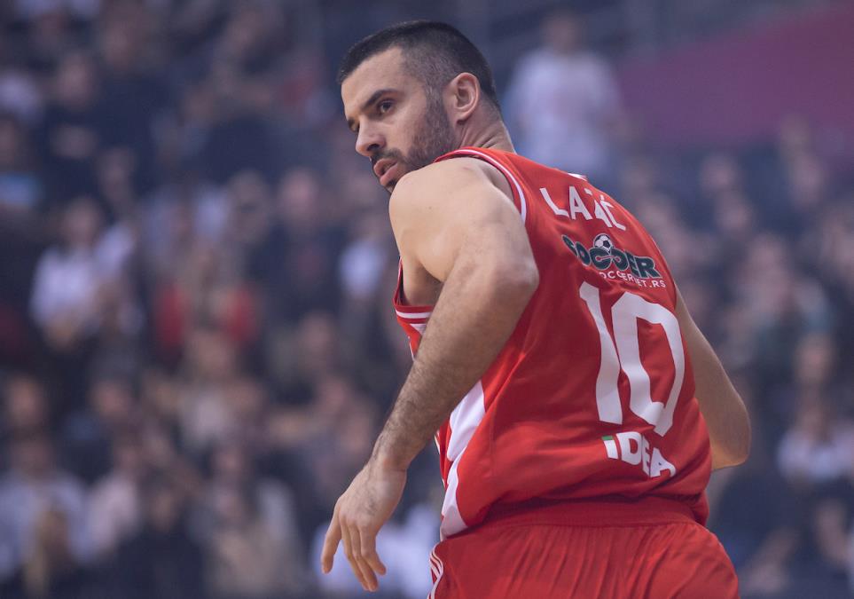 ZVEZDA SE OPROSTILA OD BRANKA LAZIĆA: Crveno-beli se poklonili legendarnom kapitenu...