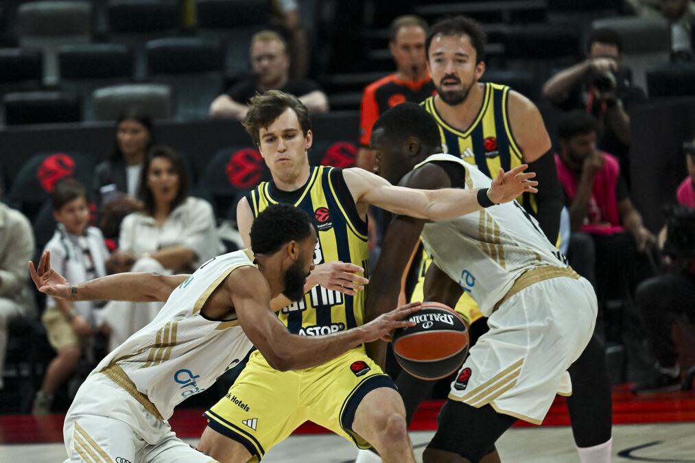 TURCI TREĆI NA SUPERKUPU: Fenerbahče u finišu slomio Dubai