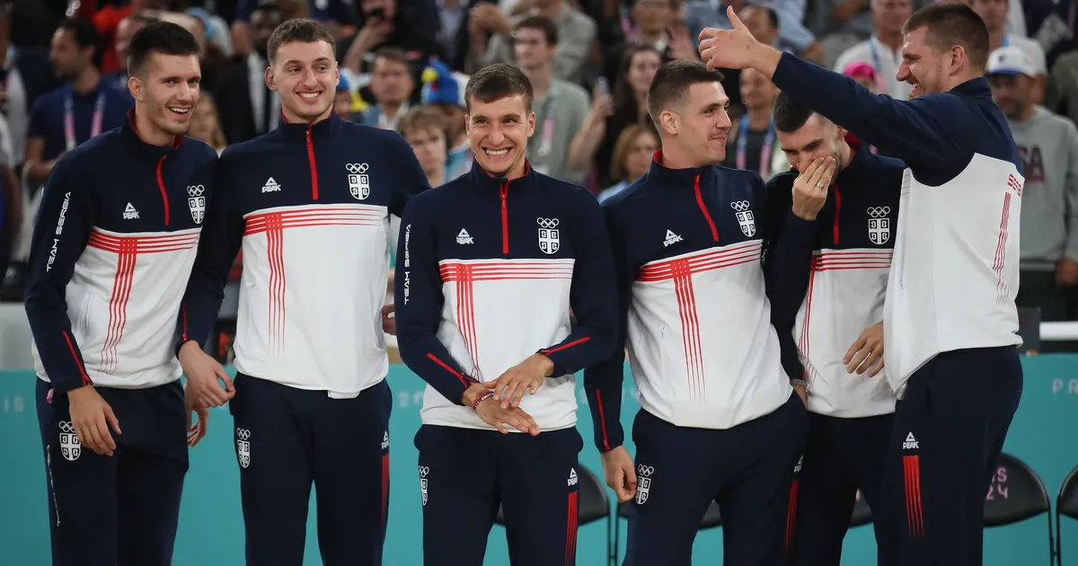 ChatGPT obradio legendarnu fotku: Ovako bi 80-ih izgledali Bogdan, Jokić i Orlovi se medaljom OI