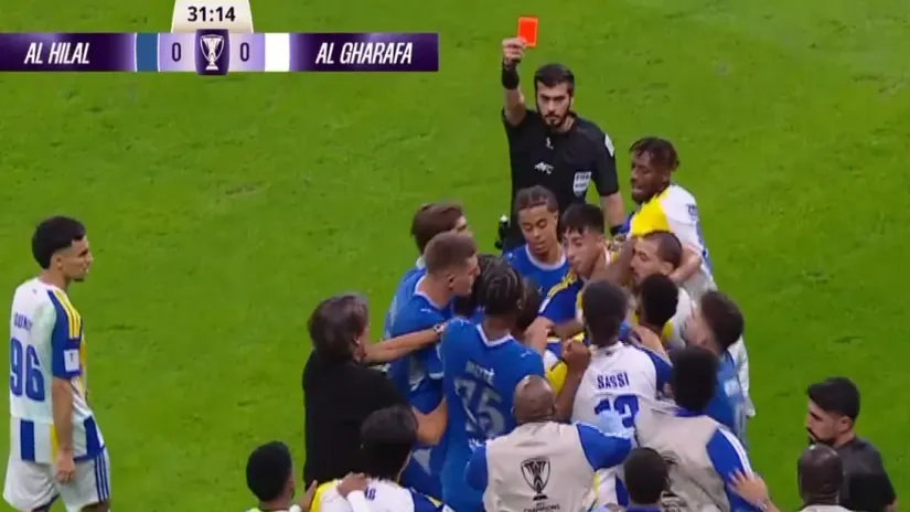 Sevale varnice i crveni kartoni, Sergej rešio utakmicu u Ligi šampiona (VIDEO)