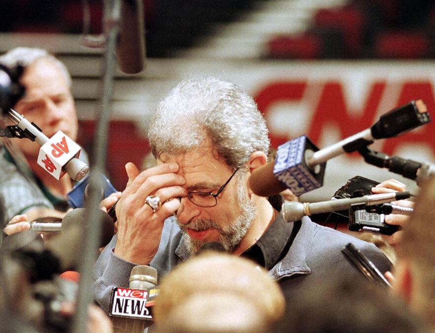 ZEN MAJSTOR KOJI JE VLADAO NBA LIGOM! Vodio Džordana i Kobija, osvojio 11 titula, A LJUBIO ĆERKU VLASNIKA LEJKERSA!