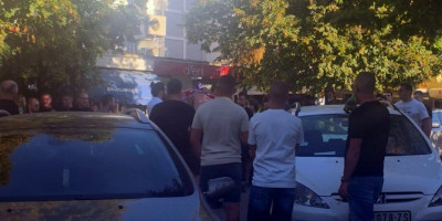 Pljušte šamari ispred "Marakane": Navijači Zvezde udarili ženu, a potom skinuli dres jednom navijaču!