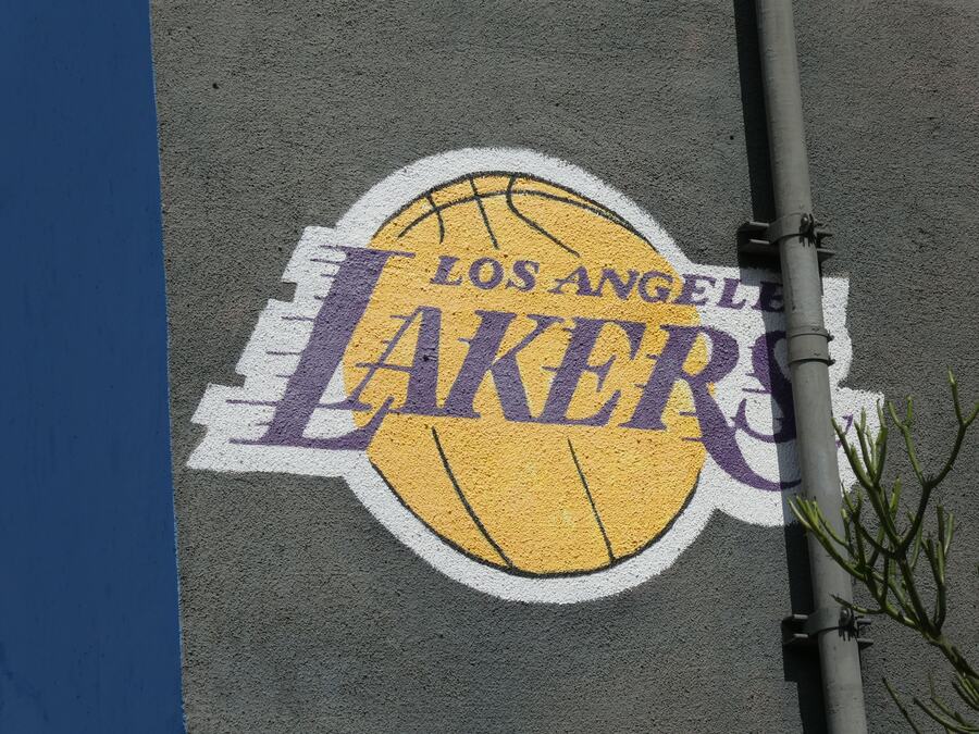 VELIKA ČAST ZA NBA LEGENDU: Lejkersi podižu statuu čuvenom treneru