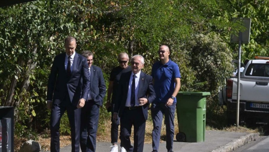 Čelnici Zvezde stigli na sahranu Ratku Mladiću (FOTO)