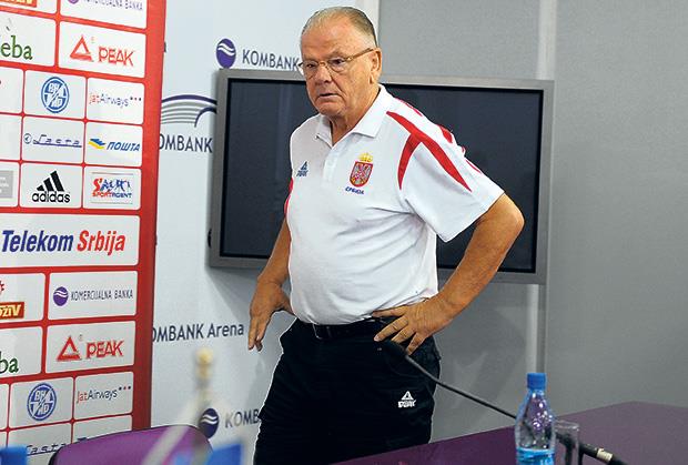 "UMALO POGINUO KAO DETE, GRCI MU PRETUKLI ŽENU..." Postao jedan od najvećih trenera svih vremena: Najbolji ste, ali i gori od Silvane Armenulić i Lepe Lukić