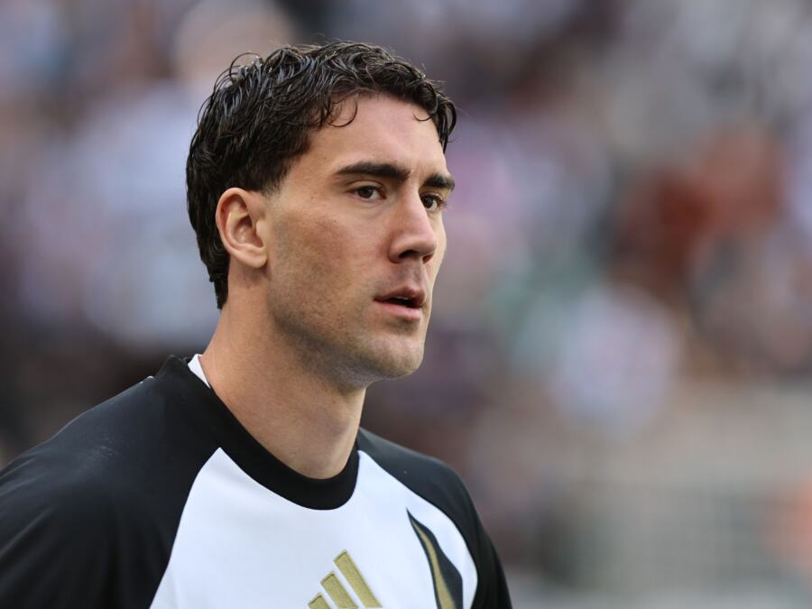 "VLAHOVIĆ JE DRŽAO LOPTU ZA SEBE..." Napadač napustio Juventus, pa opleo - na udaru i Srbin!