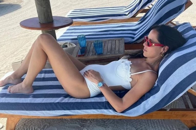 ANA IVANOVIĆ SA DEČKOM NA MORU! Nije želela da ovo iko sazna, ali je sama podelila detalj koji je sve razotkrio! (FOTO)