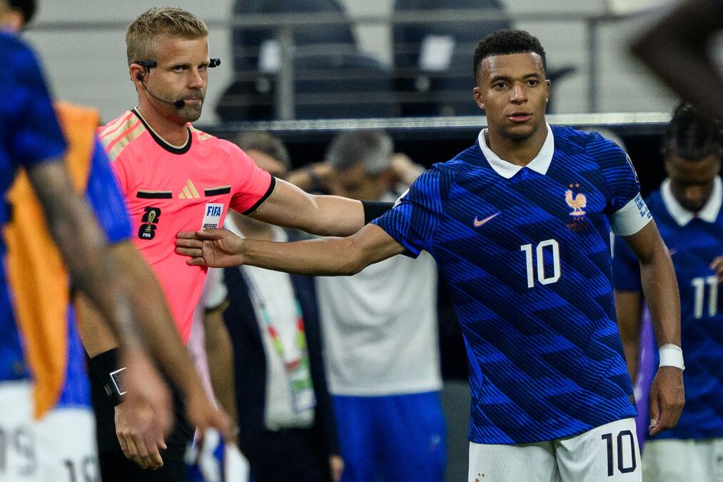 UEFA PRESEKLA! Poznati Šveđanin deli pravdu na meču Srbija - Grčka!